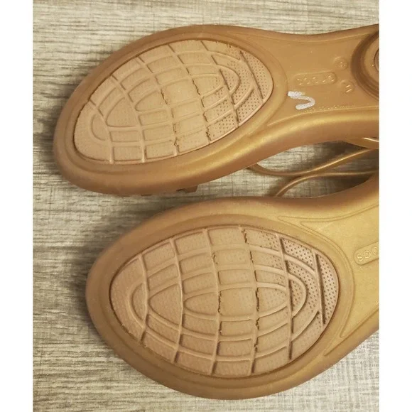 Crocs Isabella Sandals T-Strap Flat Shoes Women's Size 5 Bronze Gold - Picture 7 of 12